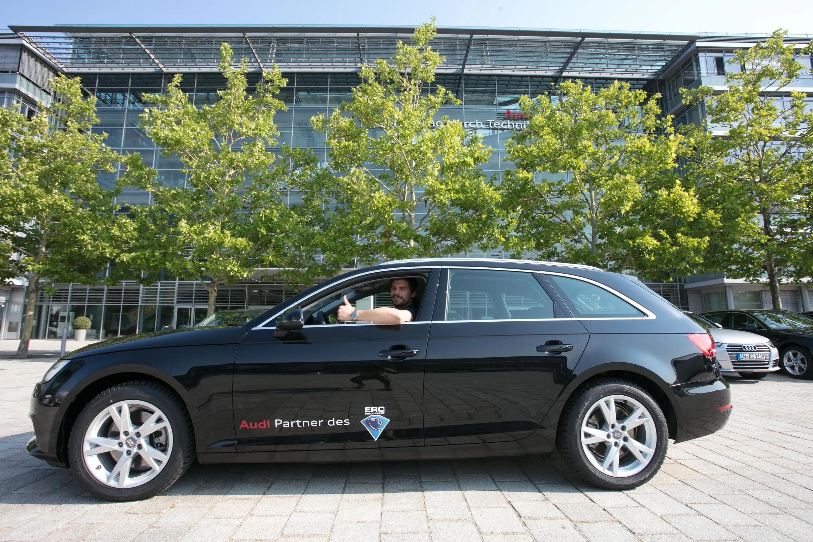 Genug Platz für Frau und Kind - Benedikt Kohl in seinem Audi A4.

Foto: byritchie.com