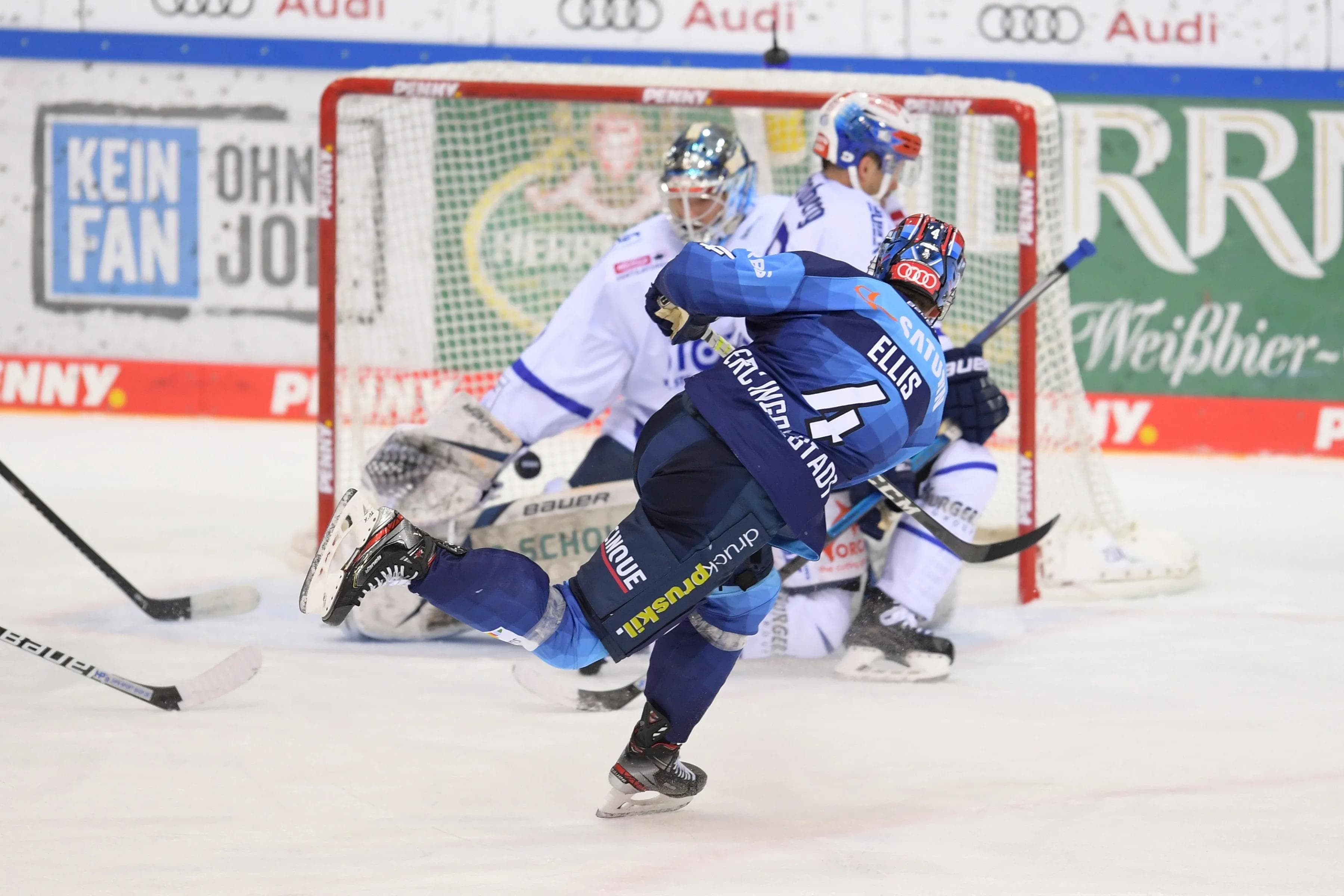 Morgan Ellis trifft per Schlagschuss zum vorentscheidenden 3:0.
Foto: Johannes Traub/JT-Presse.de