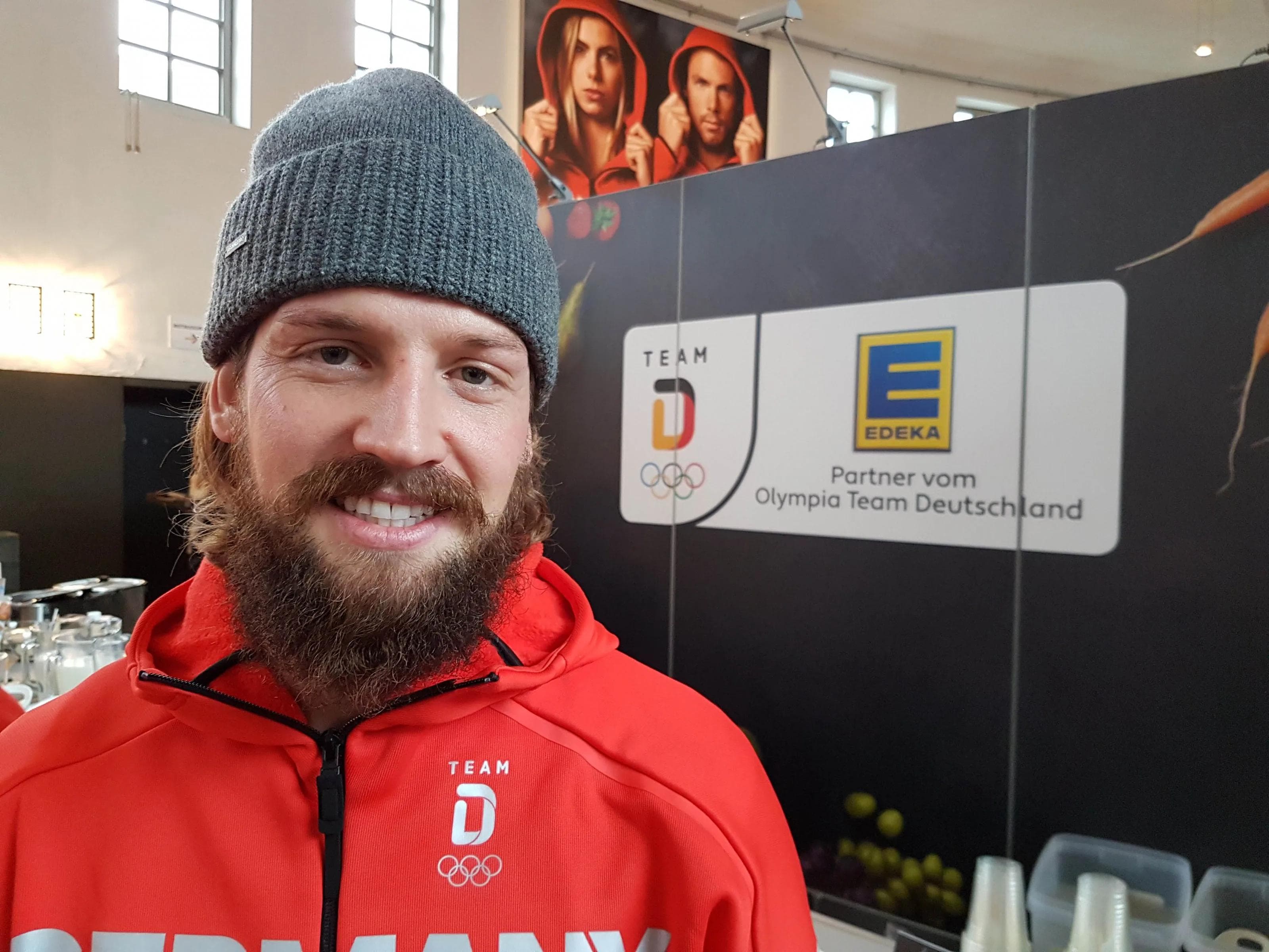 Timo Pielmeier während der Olympischen Einkleidung.
