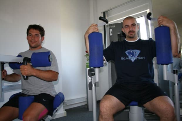 Yannic Seidenberg und Thomas Greilinger sind derzeit Stammgäste im Reha-Zentrum Ingolstadt. Foto: Bauer