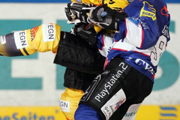 Zum Saisonstart sind die Krefeld Pinguine in Ingolstadt zu Gast.  Foto: citypress