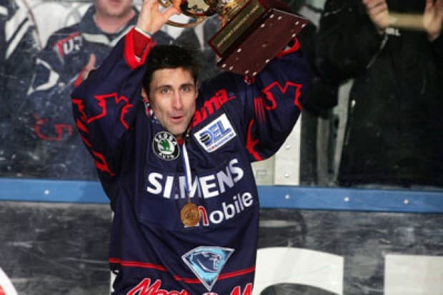 Der Pokalsieger 2005, der ERC Ingolstadt trifft in der ersten Runde auf Landshut und München.   Foto: citypress