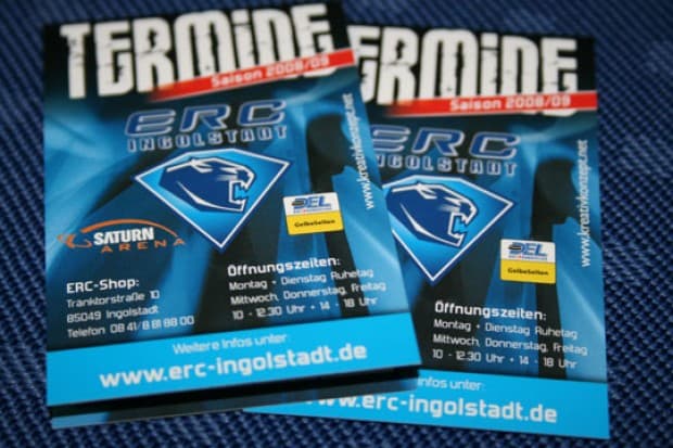 Der neue Pocketspielplan ist heute in der Geschäftsstelle eingetroffen. Foto: Bauer