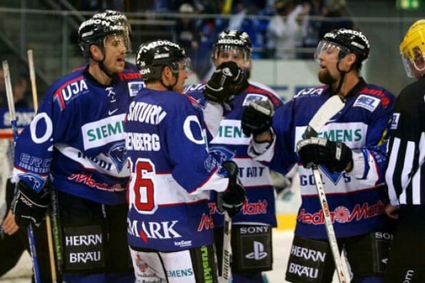 Die Scoring-Line hat wieder zugeschlagen - Yannic Seidenberg, Matt Higgins und Rob Valicevic