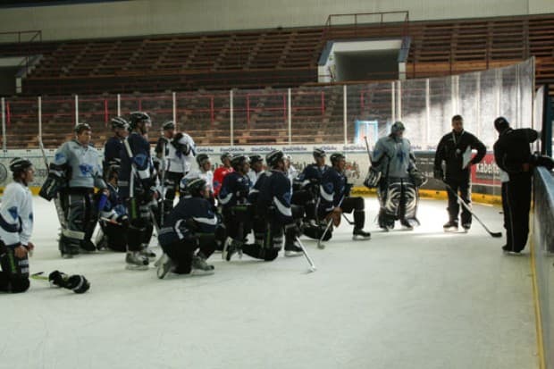 Abschlusstraining in Garmisch. Am Abend treffen die Panther in der Olympia-Eissporthalle auf den SC Riessersee. Foto: Oliver Bauer