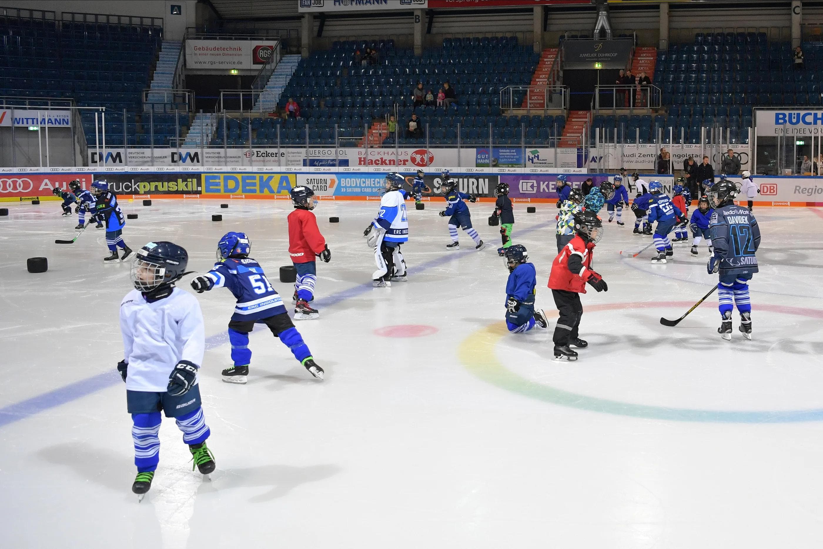 Viel los war beim ersten beim Kids on Ice Day der neuen Saison.
Foto: Johannes TRAUB / JT-Presse.de