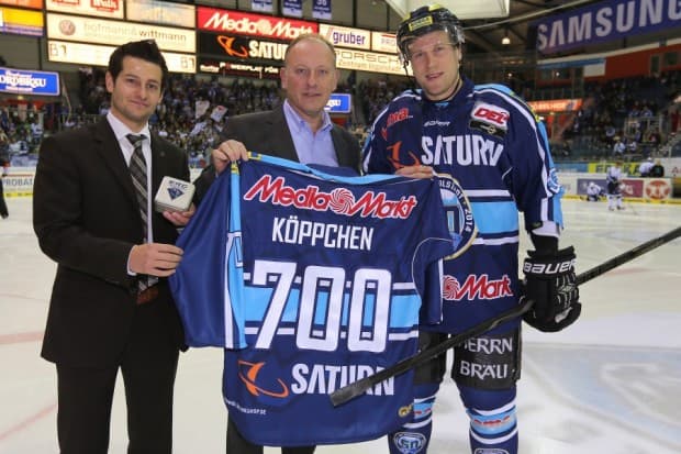 Patrick Köppchen machte heute sein 700. DEL Spiel - Herzlichen Glückwunsch! Foto: Stefan Bösl - www.kbumm.de