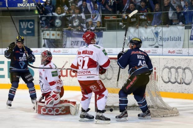 Jared Ross zeigte ebenfalls wieder eine sehr gute Leistung und hat sich neben seinem Tor den Assist zum 5:3 bei dem er Kopf und Kragen riskierte redlich verdient. Foto: Stefan Bösl - www.kbumm.de