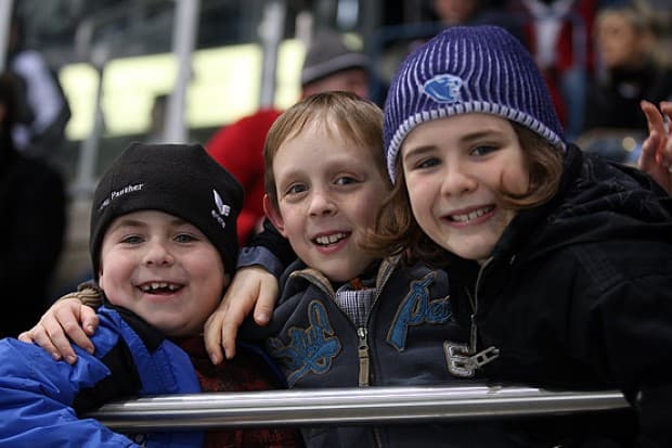 Zum Heimspiel gegen Nürnberg gibt es verbilligte Familientickets. Foto: Bösl