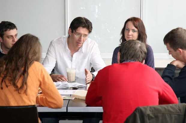 Bundestrainer Uwe Krupp beim heutigen Pressegespräch. Foto: Bösl