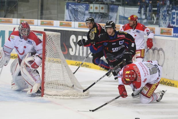 Dominic Walsh erhielt eine fünf plus Spieldauerdisziplinarstrafe aufgrund eines Fouls mit Verletzungsfolge. Foto: Stefan Bösl - www.kbumm.de