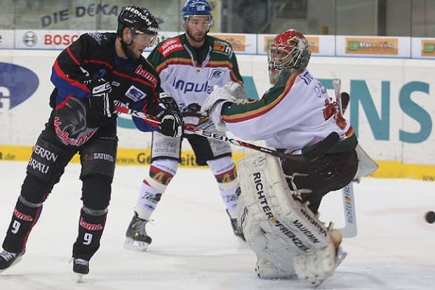 Der ERC Ingolstadt mit Bob Wren trifft beim Gäubodencup am Freitag auf die Augsburger Panther. Foto: Bösl