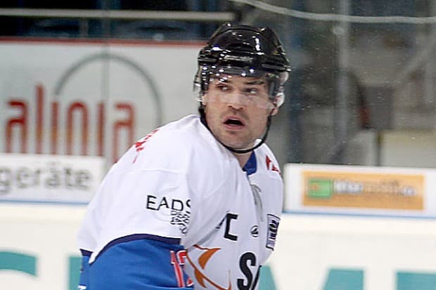 Tyler Bouck wurde heute von der DEL für insgesamt vier Ligaspiele gesperrt. Foto: Bösl