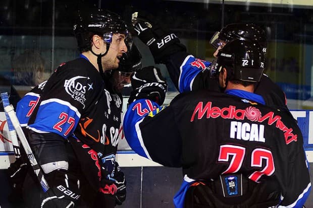 So wie gegen die Eisbären will Matt Hussey mit dem ERC auch gegen den Meister Hannover Scorpions jubeln. Foto: ISPFD-Nbg.de