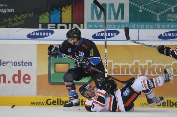 Wollen heute die Wolfsburger stürzen: Rick Girard und sein Team. Foto: Bösl - www.kbumm.de