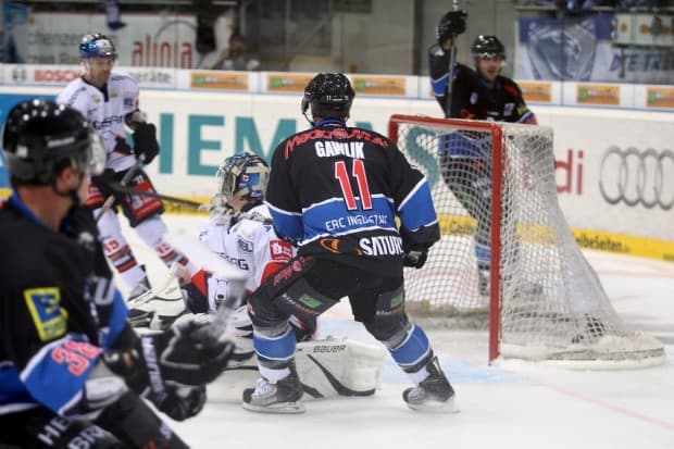 Jakub Ficenec trifft nach Vorlage von Thomas Greilinger zum 2:0. Foto: Bösl - www.kbumm.de