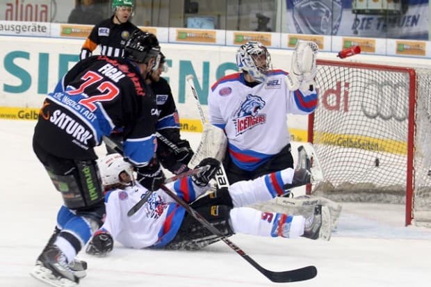 Erste Partie im Gäuboden-Cup: ERC Ingolstadt - Thomas Sabo Ice Tigers. Foto: Bösl - www.kbumm.de