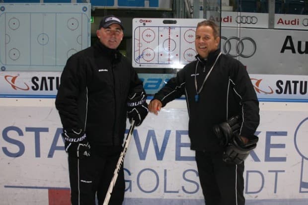 Chef-Coach Rich Chernomaz (r.) und Co-Trainer Rick Nasheim bitten ihre Cracks am Samstag zum öffentlichen Training. Foto: Enzinger