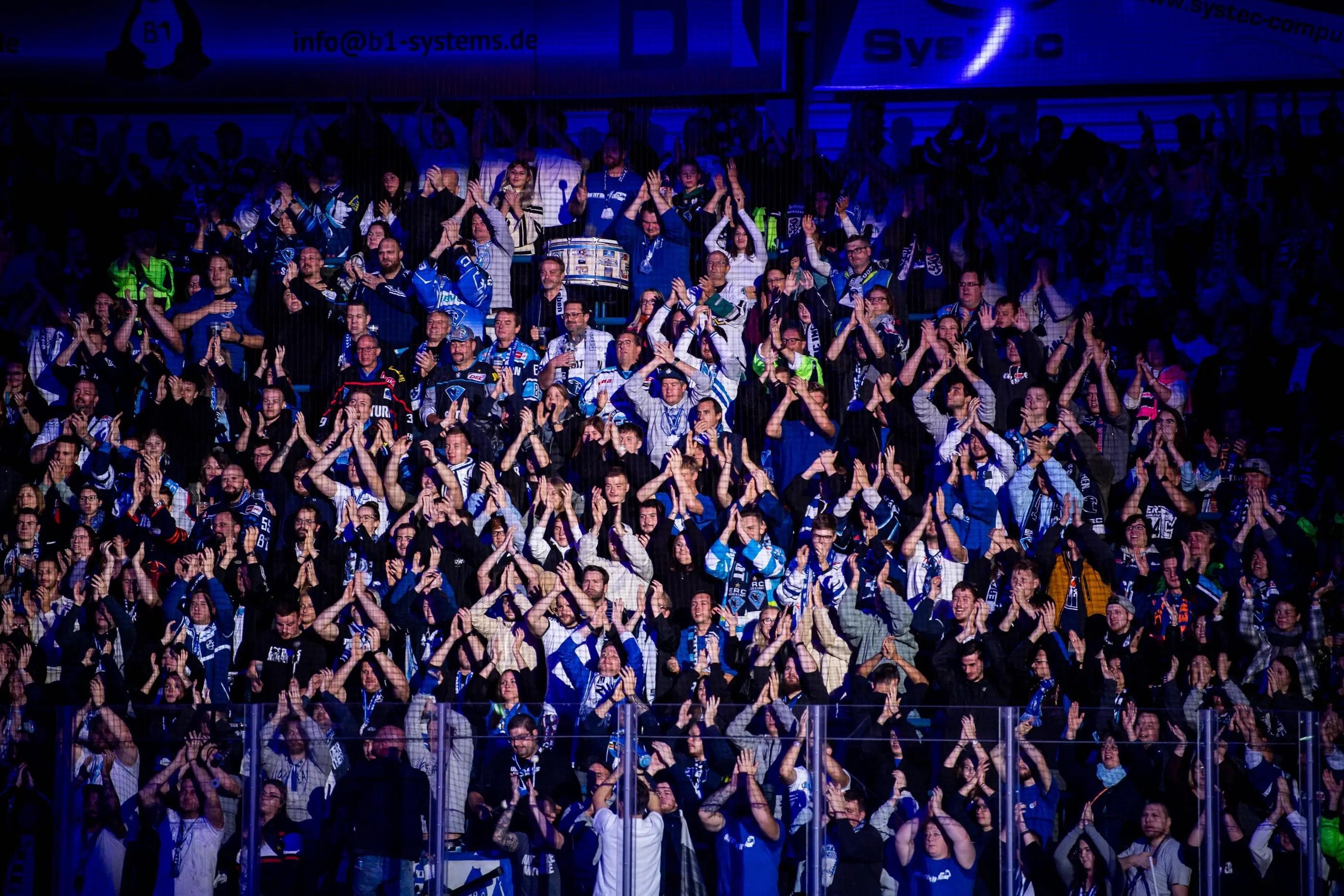 Wie sieht Ihr perfekter Spieltag aus? Nehmen Sie an der Fanbefragung der PENNY DEL teil.
Foto: DEL-Photosharing/City-Press