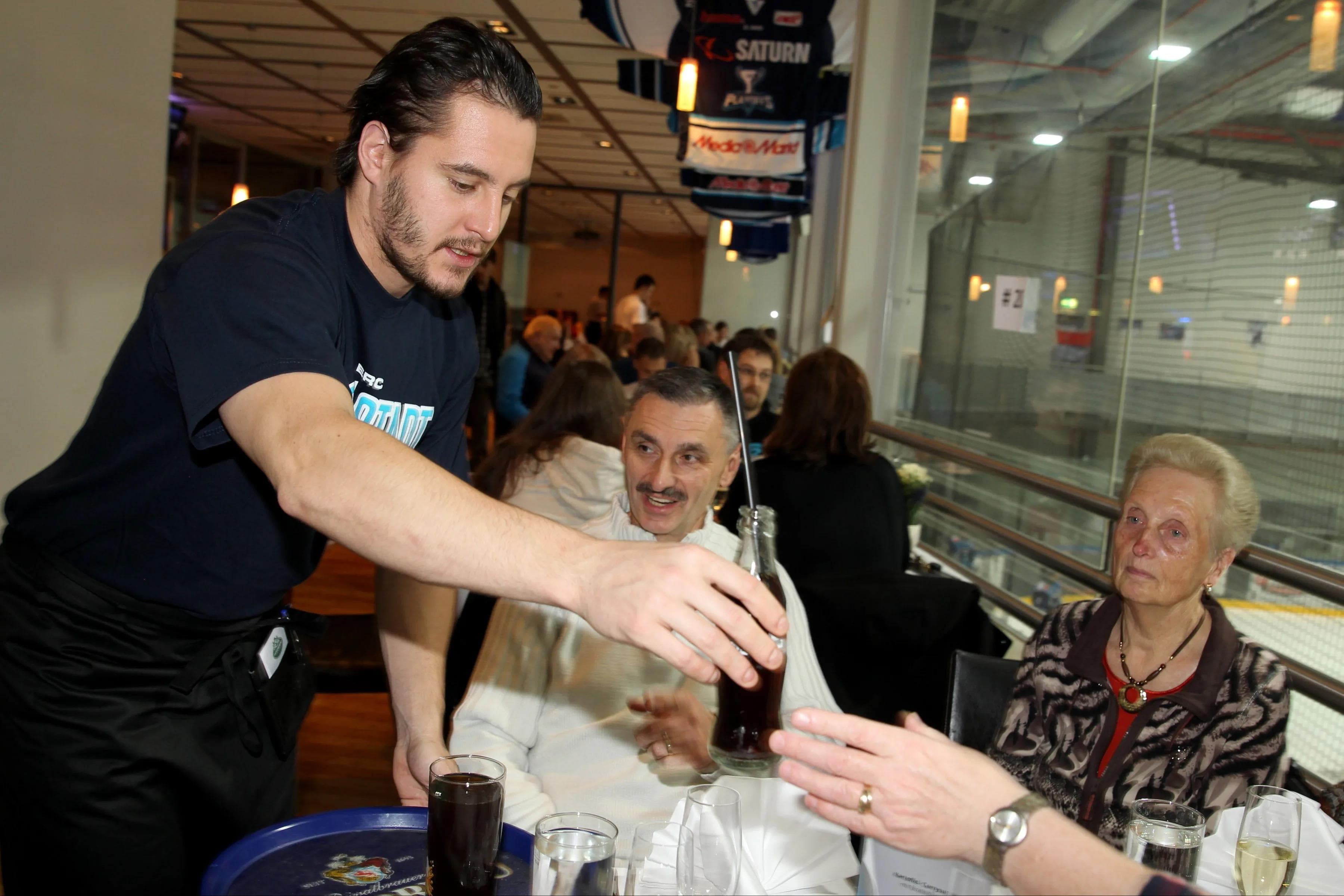 Jean-Francois Boucher streift sich beim Panther Dinner im Februar wieder die Schürze über. Foto: Jürgen Meyer