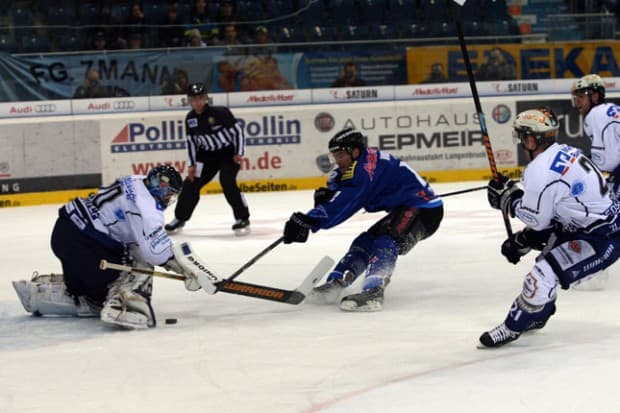 Tyler Bouck auf dem Weg zum 1:0 bei fünf gegen drei (!) Unterzahl. Foto: Sport-Press