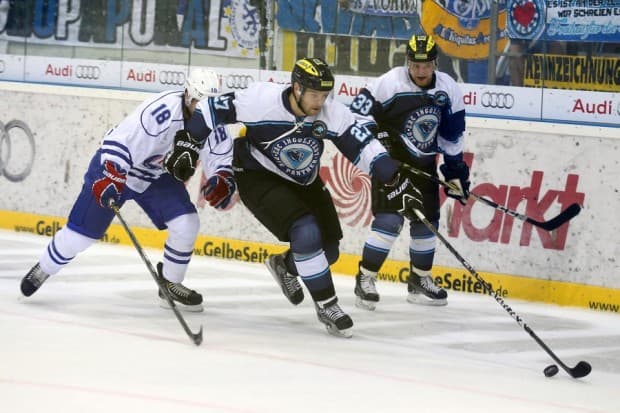 Craig Weller war von Beginn an sehr präsent und fuhr seine Checks konsequent zu Ende. Foto: Stefan Bösl - www.kbumm.de