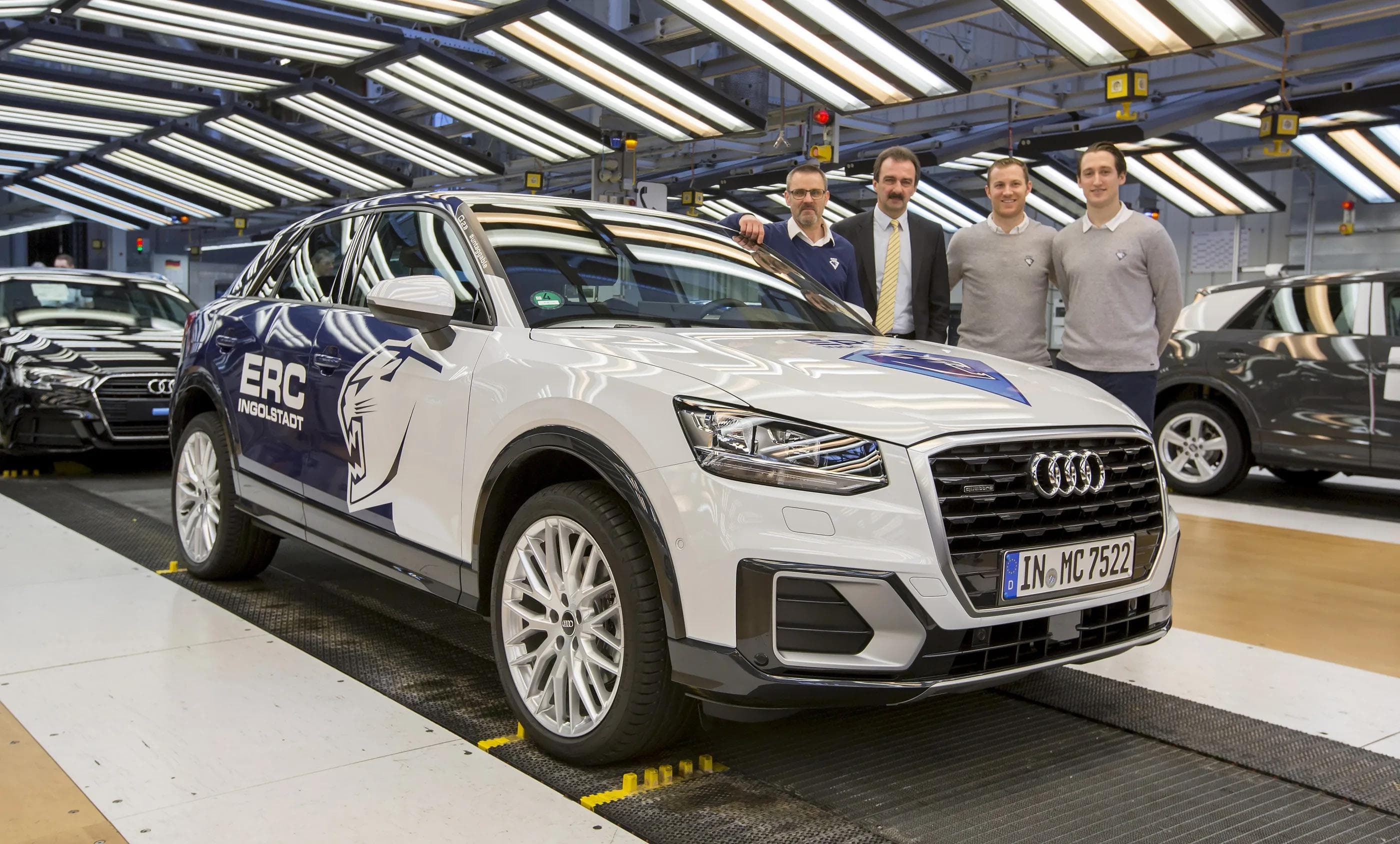 Tommy Samuelsson, Albert Mayer, Patrick McNeill und Brandon Buck am neuen Audi Q2