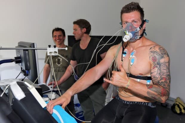 "Leicht" erhitzt bei ca. 35°C: Patrick Köppchen nach dem Test auf dem Rad. Foto: Bösl - www.kbumm.de