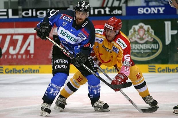 Doppelpack für Doug Ast, dem Spieler des Monats Oktober