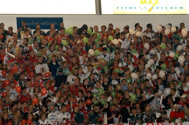 Augsburger Panther brachten zur Unterstützung viele Fans mit