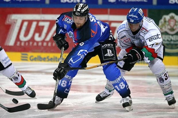 Doug Ast im Zweikampf