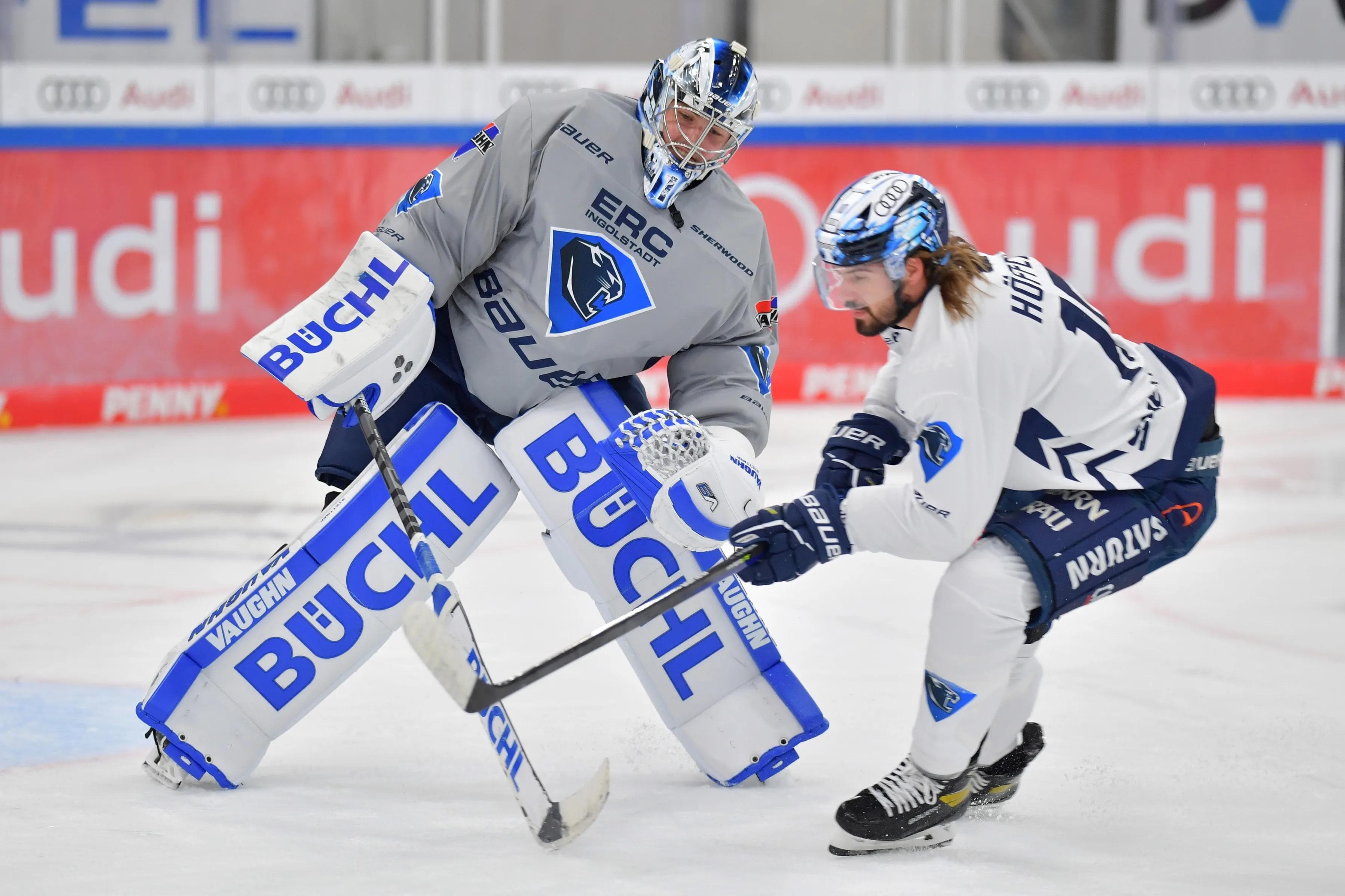Die Panther um Mirko Höfflin (re.) treten am Freitag zum ersten Testspiel an.