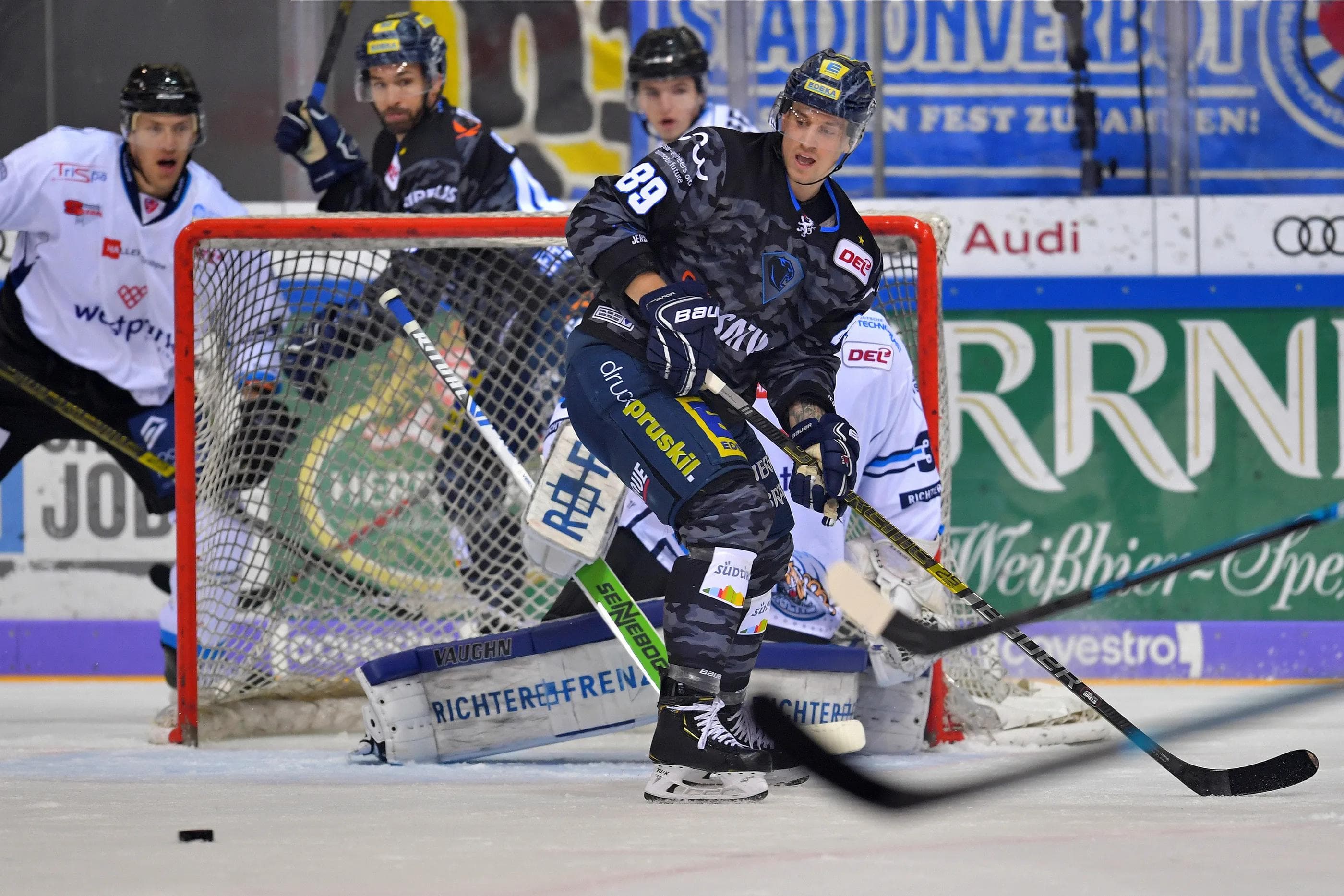 Das dritte Trikot im Camo-Design von Hans Detsch ist ebenfalls unter dem Hammer.
Foto: Johannes TRAUB / JT-Presse.de