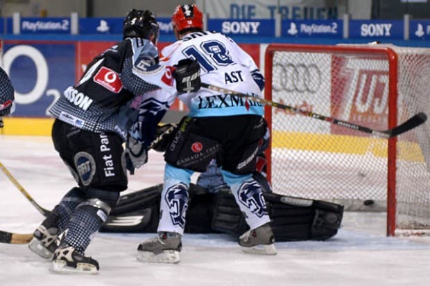 Tor,  die Panther gehen mit 2:0 in Führung (Fotos: Hockey-Press)