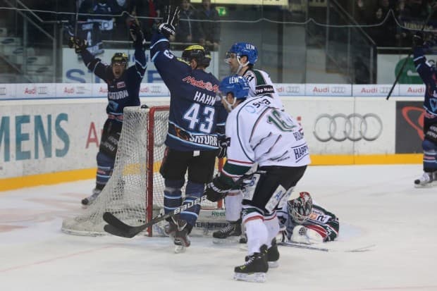 Derek Hahn erzielte das 2:0 für die Ingolstädter Panther. Foto: Stefan Bösl - www.kbumm.de