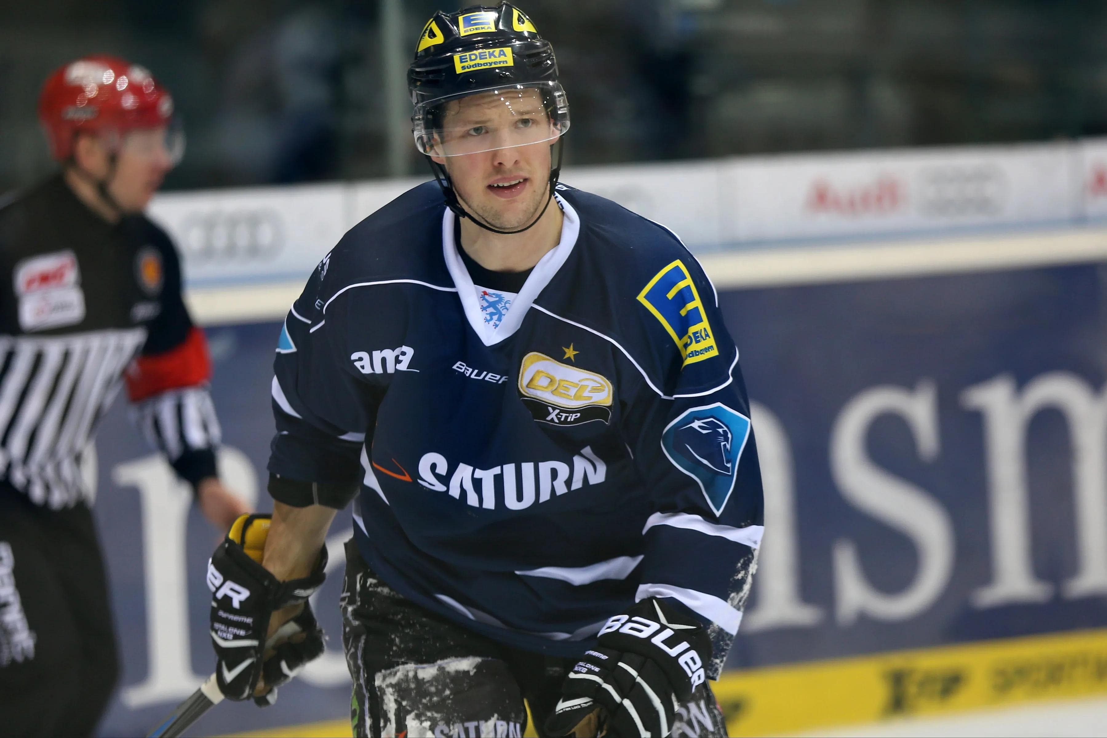 Patrick Hager muss wie zwei Kollegen eine kurze Pause einlegen. Foto: Stefan Bösl / kbumm.de
