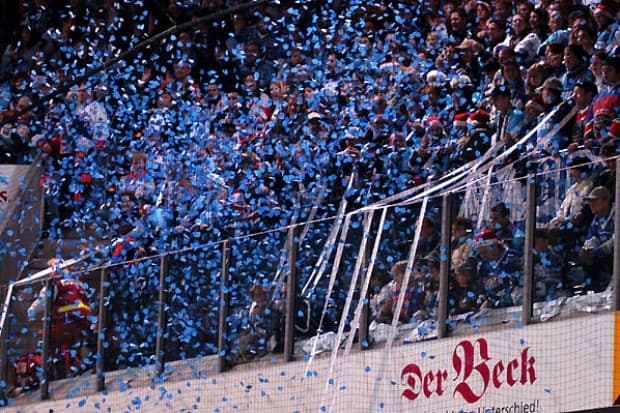 Choreo der Pantherfans (Fotos: Hockey-Press)