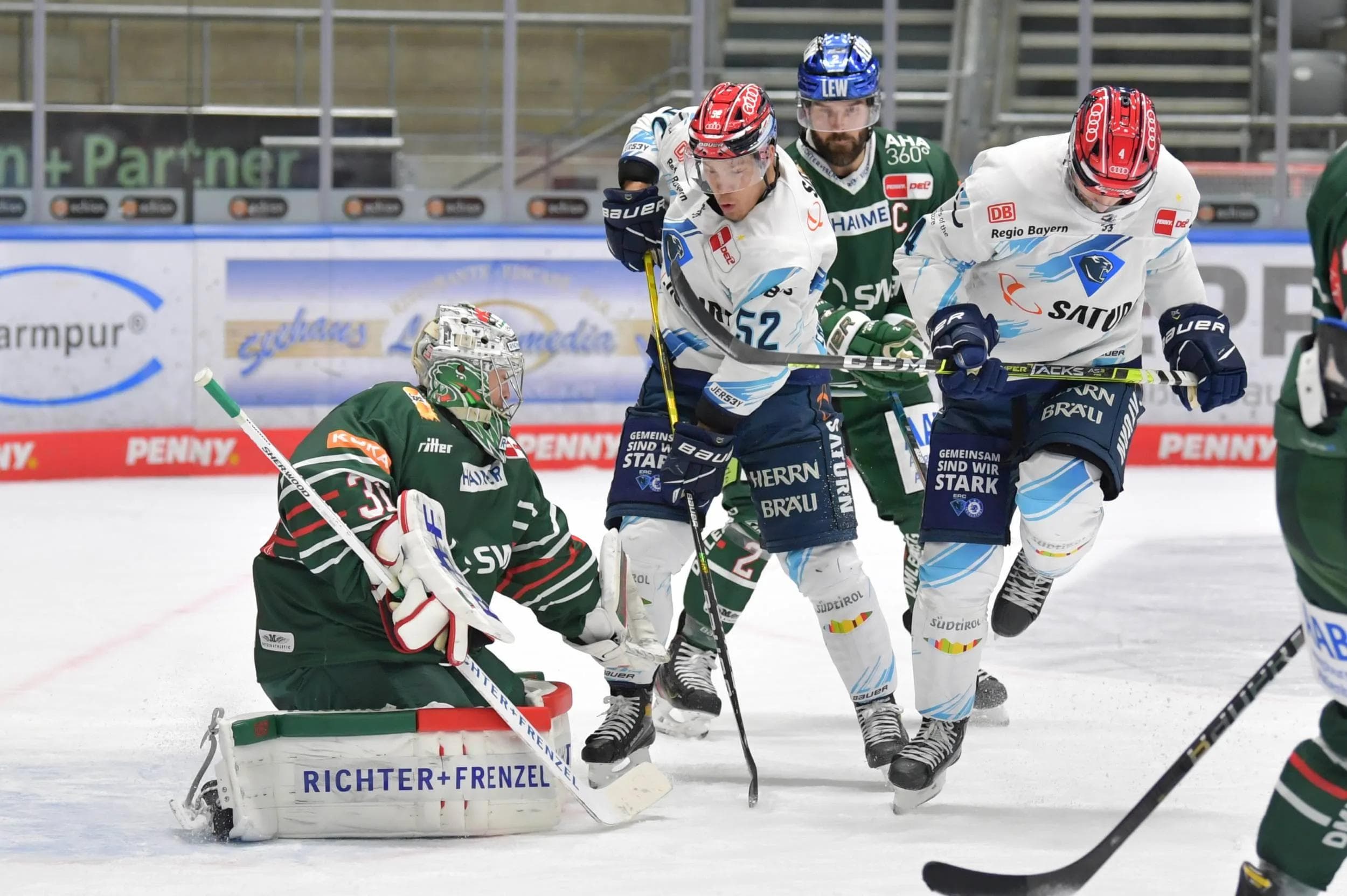 Kein Durchkommen: Die Panther konnten AEV-Goalie Olivier Roy nicht überwinden.
Foto: Johannes Traub/JT-Presse.de