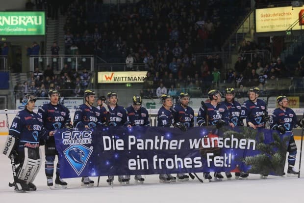 Der ERC bedankt sich bei den Fans und Sponsoren für die Unterstützung. Foto: Stefan Bösl - www.kbumm.de