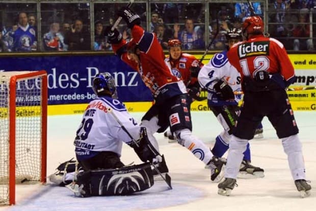 Der Siegtreffer zum 3:2 für die Huskies