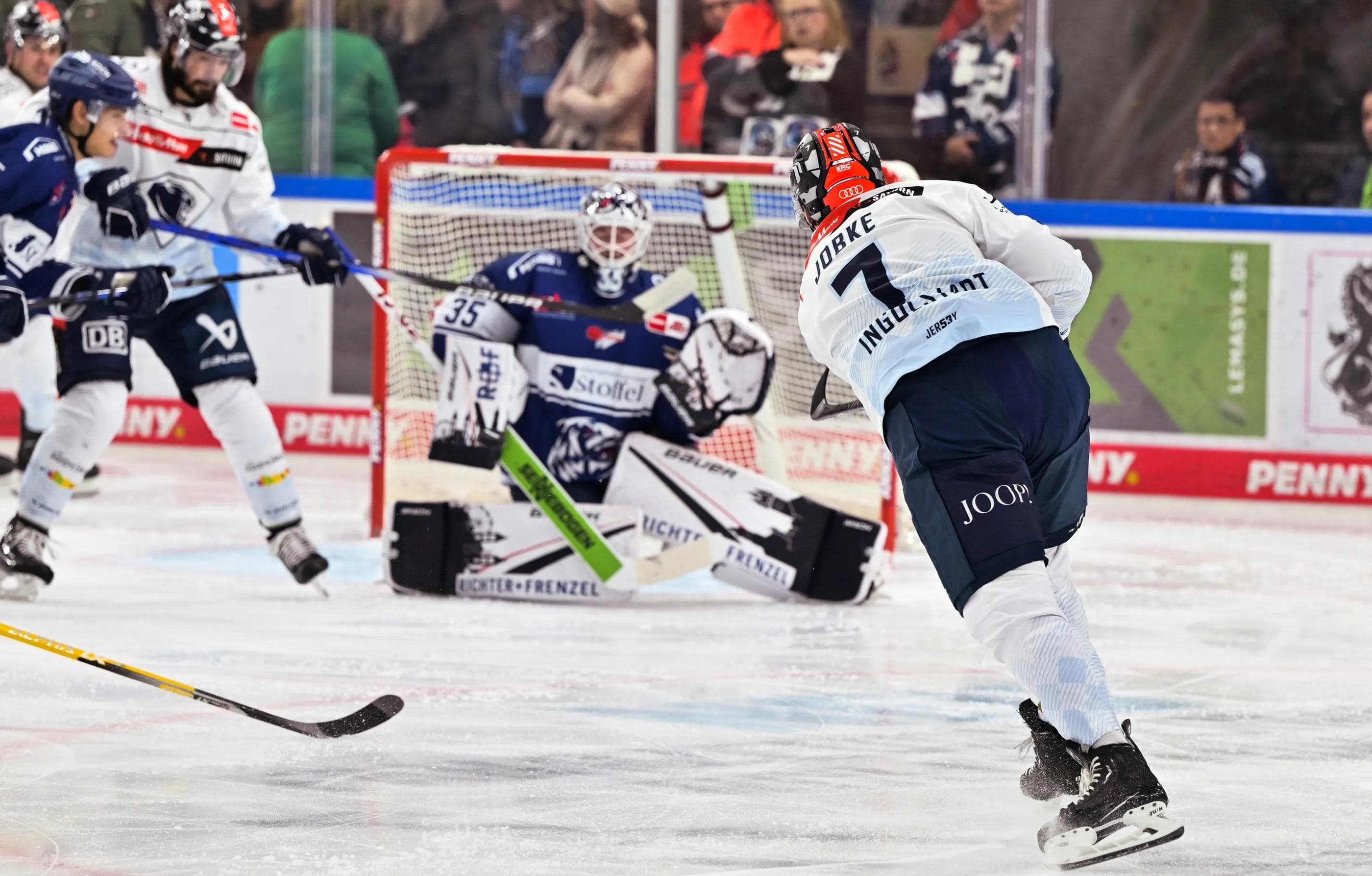 Zu selten brachte der ERC das Tigers-Tor ernsthaft in Bedrängnis.
Foto: DEL-Photosharing/Ritzinger