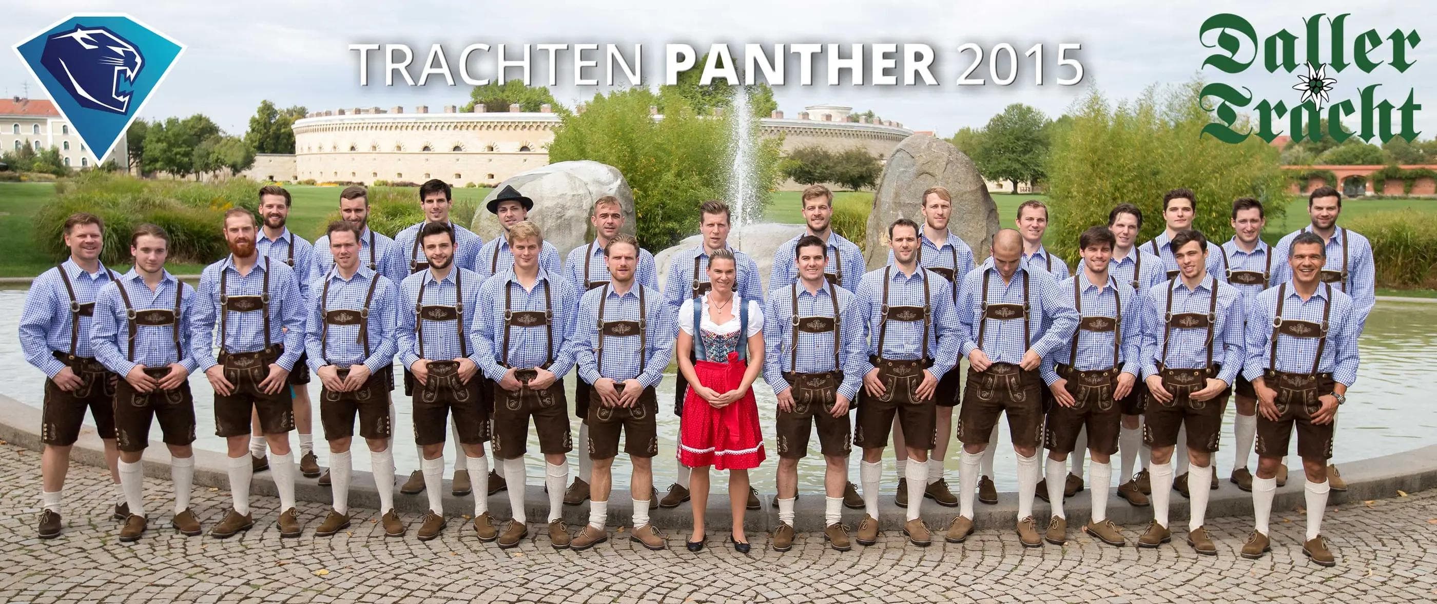 Die Mannschaft samt Trainer, ausgestattet von Daller Tracht. Foto: Oliver Strisch