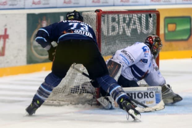 Sean O`Connor erzielte in Überzahl das 4:1 (55.). Foto: Stefan Bösl - www.kbumm.de