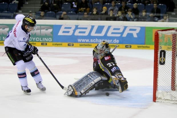 Derek Hahn erzielte den entscheidenden Treffer im Penaltyschießen. Foto: Jürgen Meyer