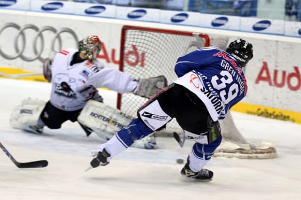 Thomas Greilinger bei seiner Torchance in der 9. Minute. Foto: kbumm