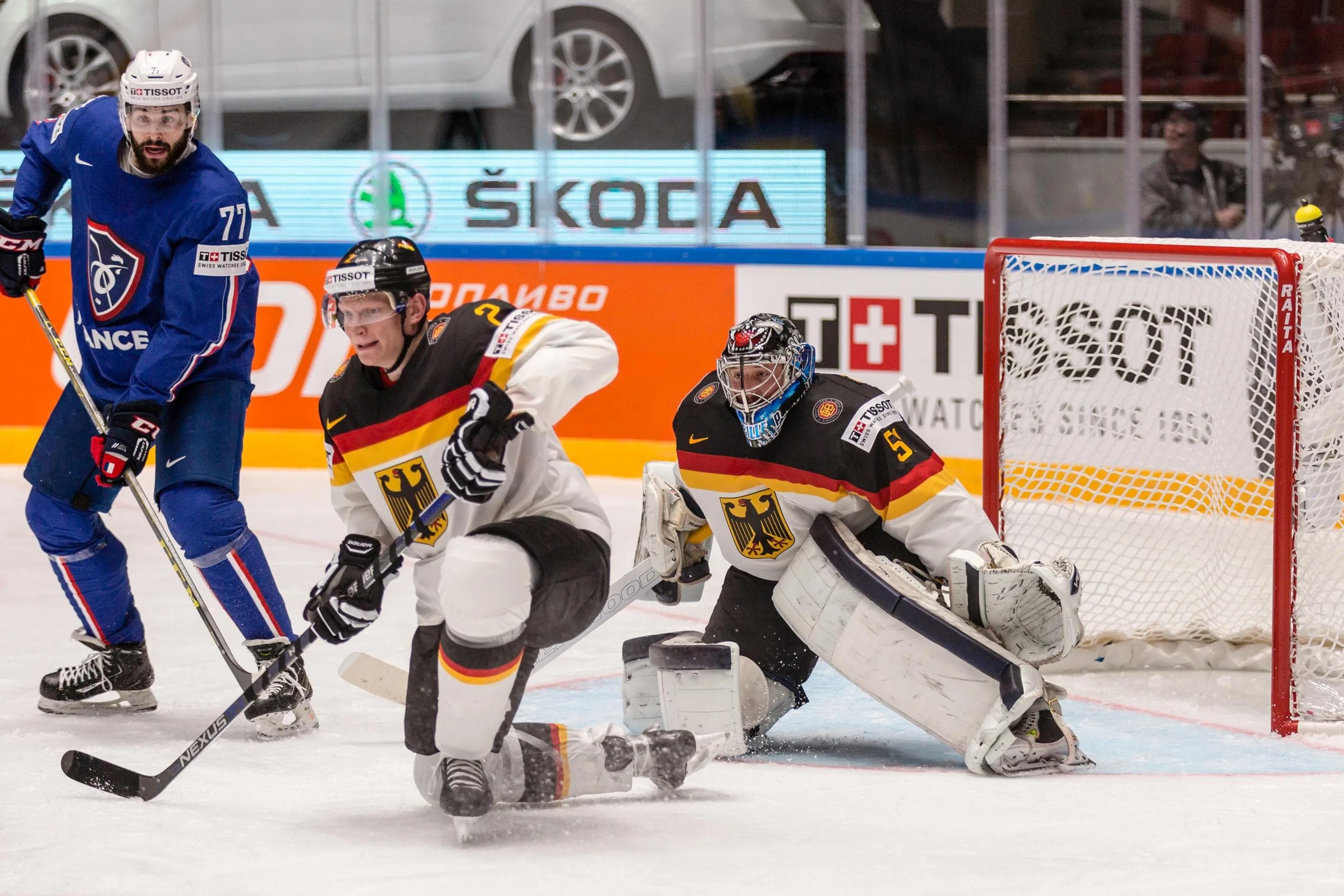 Die Nationalmannschaft um Panther-Goalie Timo Pielmeier tritt heute gegen die Slowakei an. Foto: ur
