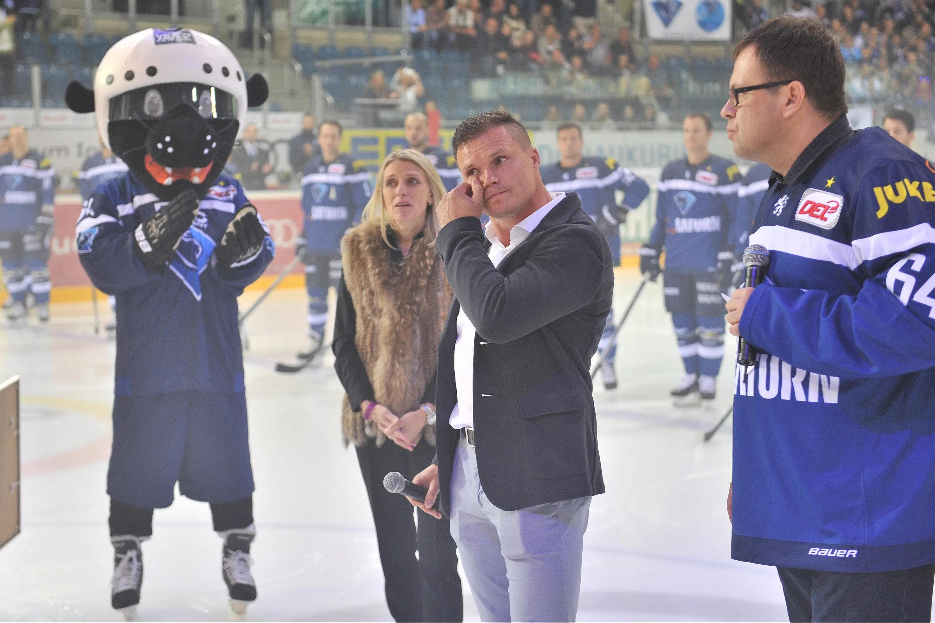 Jakub Ficenec sehr emotional bei seinen Gruß- und Dankesworten an die Fans. Foto: ST-Foto.de / Johannes TRAUB