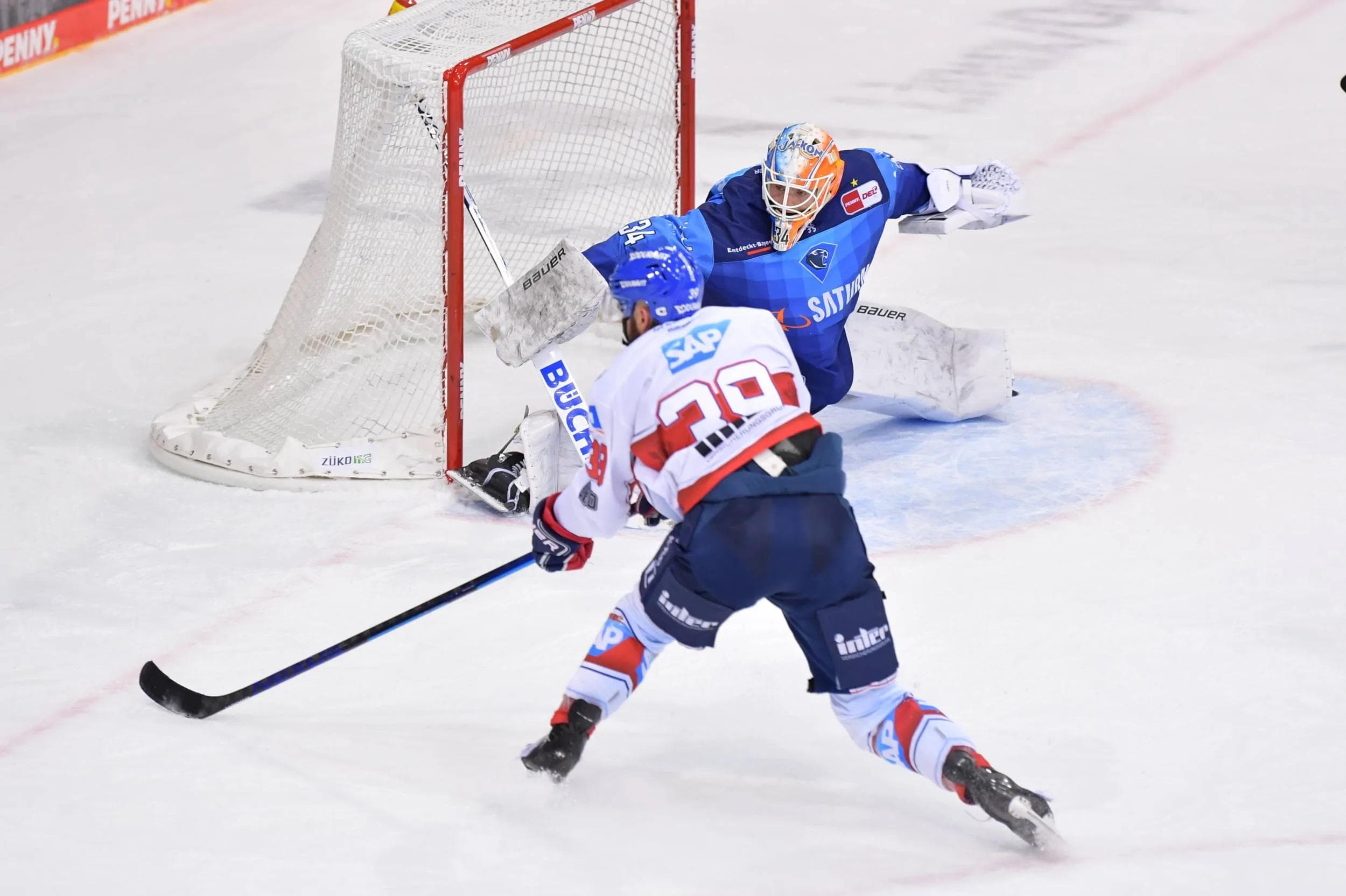 ERC-Goalie Michael Garteig bot eine starke Leistung.
Foto: Johannes Traub/JT-Presse.de