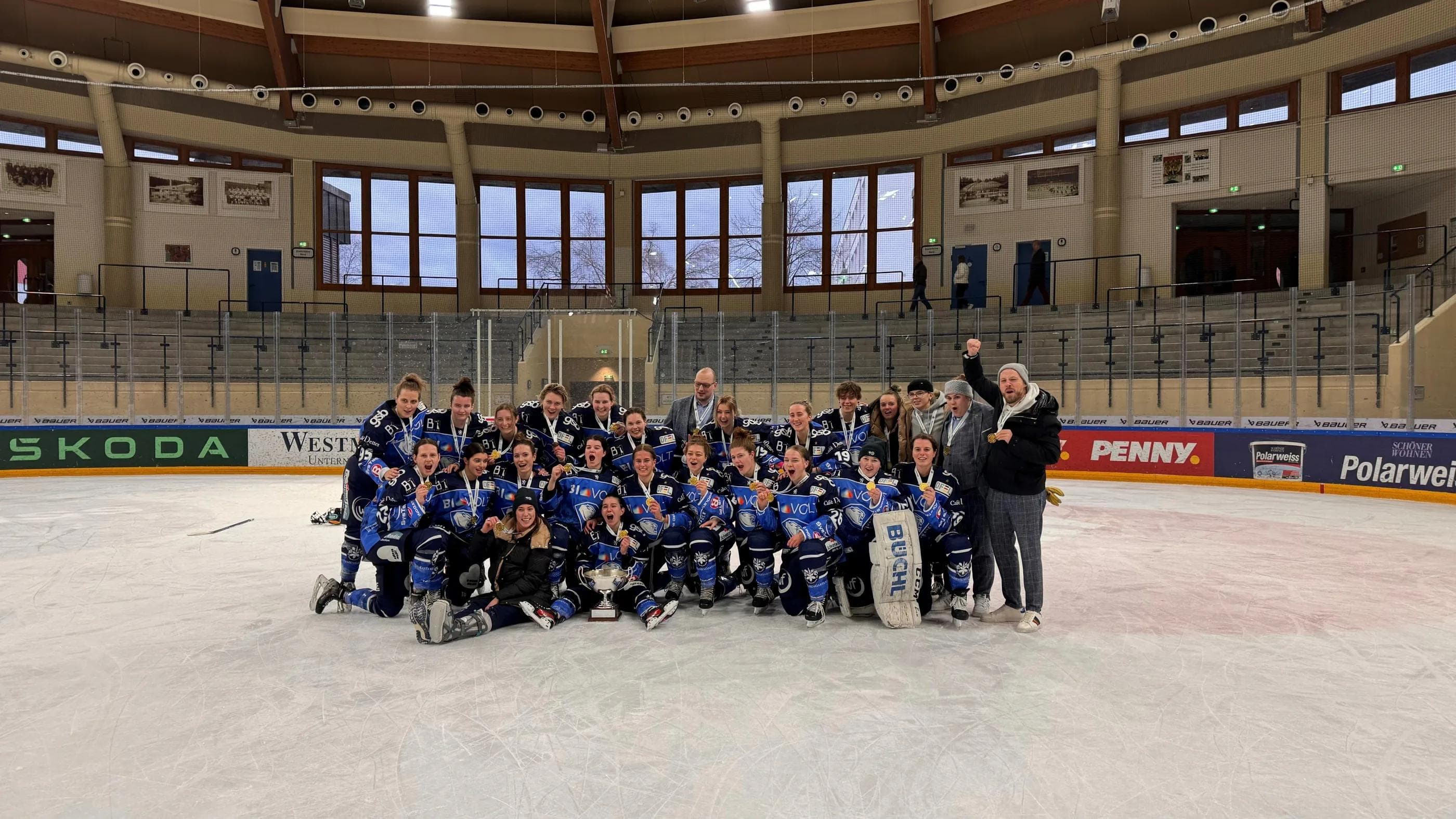 ERC ehrt Frauen-Mannschaft