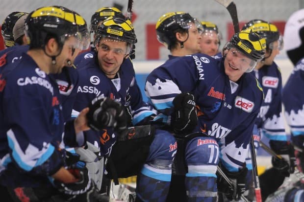 Zwei Tore und der Game-Winner vier Minuten vor Schluss durch Thomas Greilinger. Foto: Stefan Bösl - www.kbumm.de